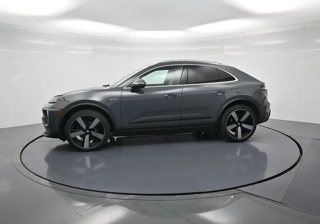 2026 Porsche Macan Electric - Image 2 of 7