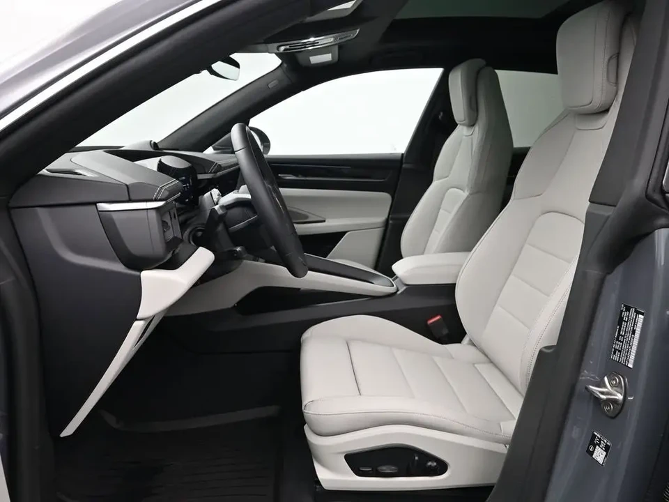 2026 Porsche Macan Electric - Image 5 of 7