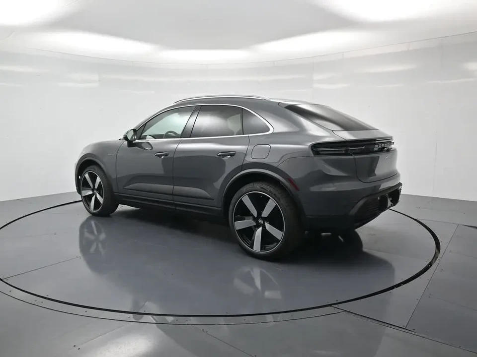 2026 Porsche Macan Electric - Image 3 of 7