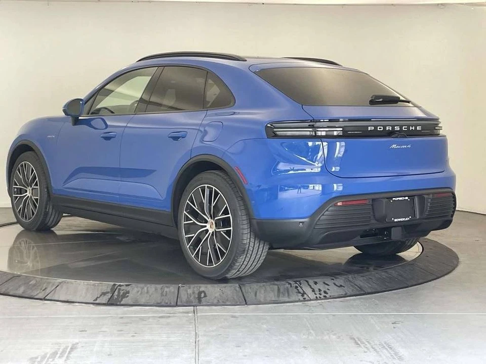 2026 Porsche Macan Electric - Image 3 of 4