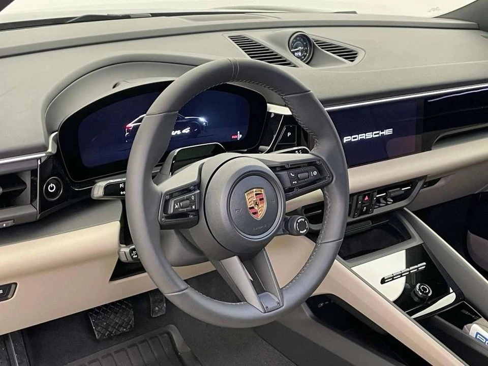 2026 Porsche Macan Electric - Image 4 of 4
