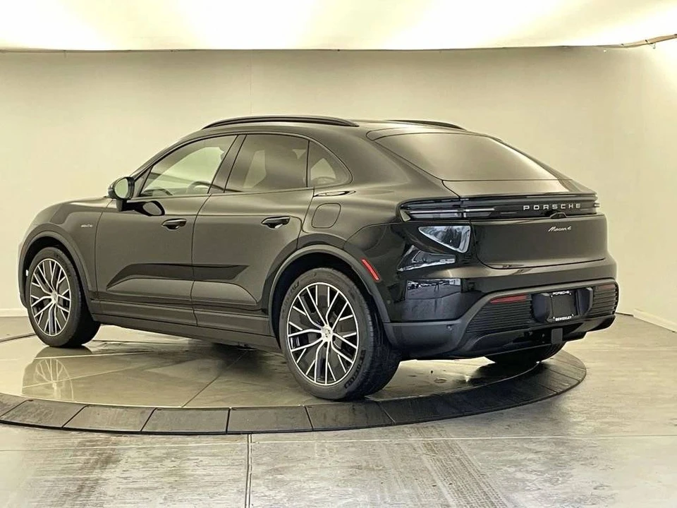 2026 Porsche Macan Electric - Image 3 of 4