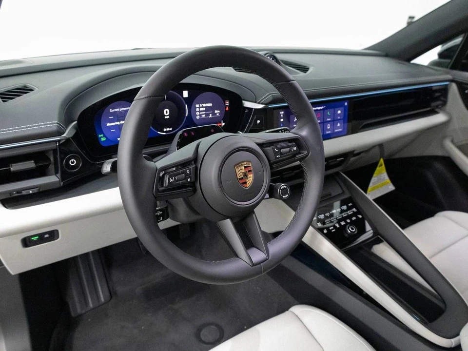 2026 Porsche Macan Electric - Image 4 of 5
