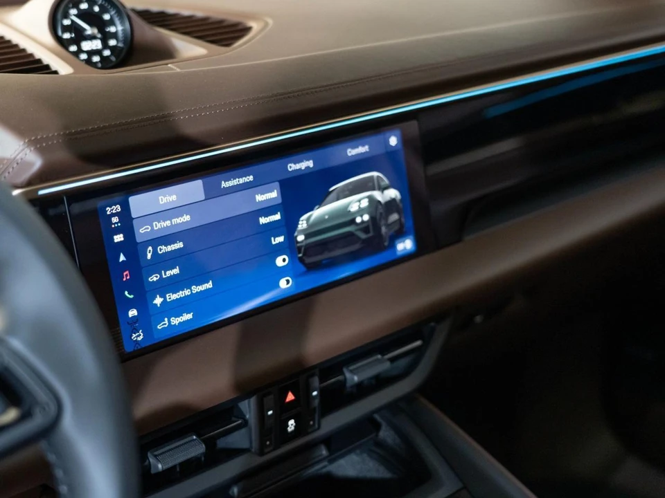 2026 Porsche Macan Electric - Image 21 of 29