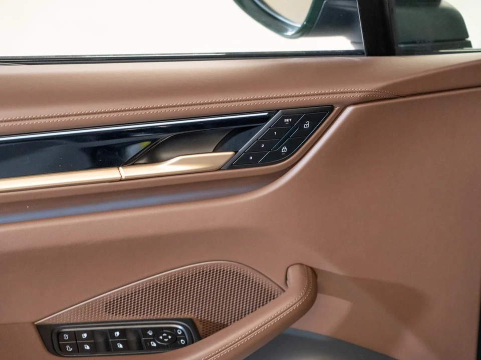 2026 Porsche Macan Electric - Image 17 of 29