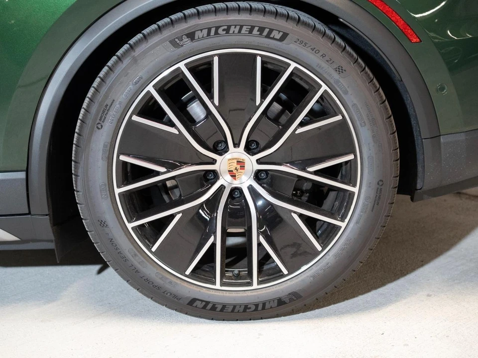 2026 Porsche Macan Electric - Image 11 of 29