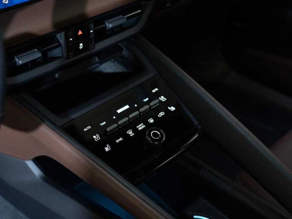 2026 Porsche Macan Electric - Image 22 of 29