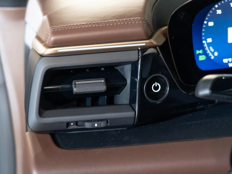 2026 Porsche Macan Electric - Image 24 of 29