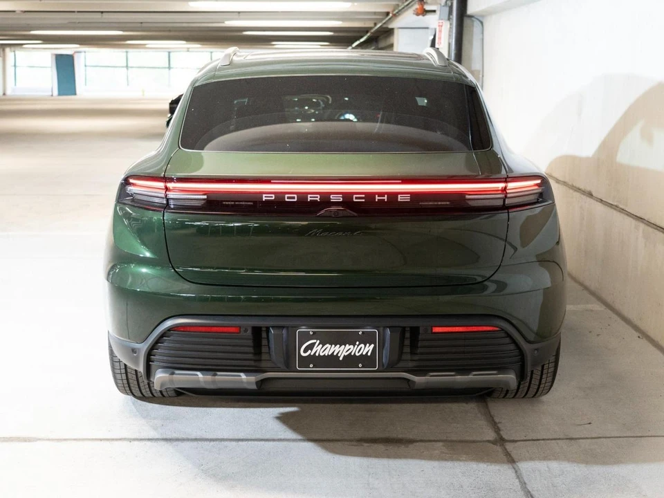 2026 Porsche Macan Electric - Image 10 of 29