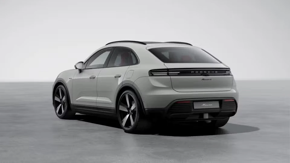 2026 Porsche Macan Electric - Image 19 of 31