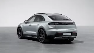 2026 Porsche Macan - Image 17 of 31