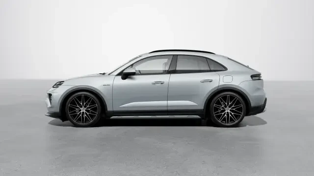 2026 Porsche Macan - Image 14 of 31