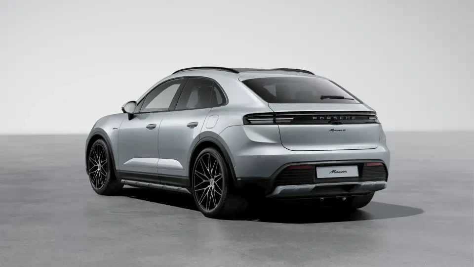 2026 Porsche Macan - Image 23 of 31
