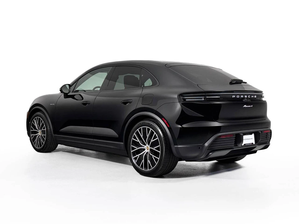 2026 Porsche Macan Electric - Image 3 of 5