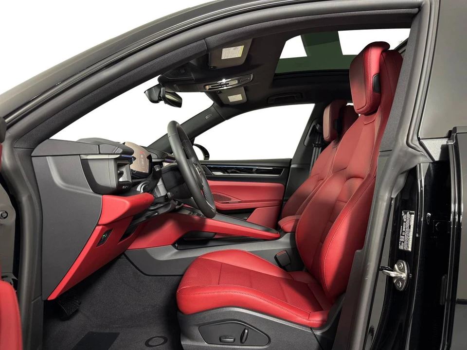 2026 Porsche Macan Electric - Image 4 of 5