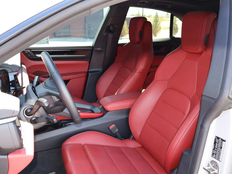 2026 Porsche Macan Electric - Image 5 of 5