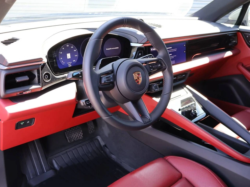 2026 Porsche Macan Electric - Image 4 of 5