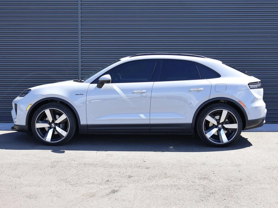 2026 Porsche Macan Electric - Image 2 of 5