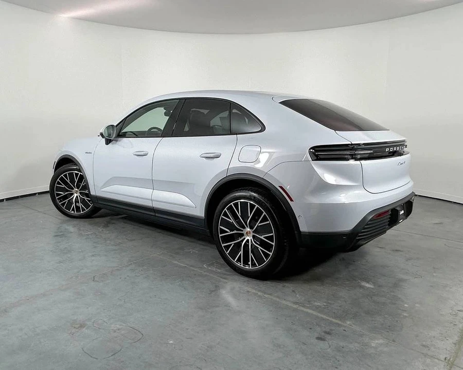 2026 Porsche Macan Electric - Image 3 of 5
