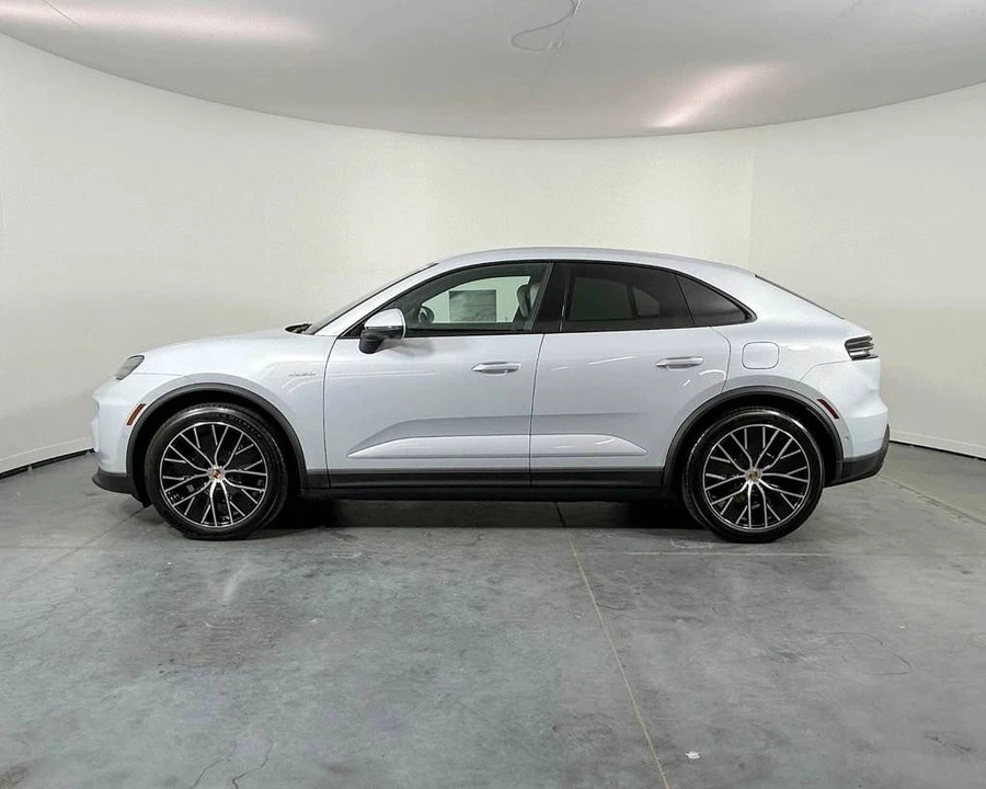 2026 Porsche Macan Electric - Image 2 of 5