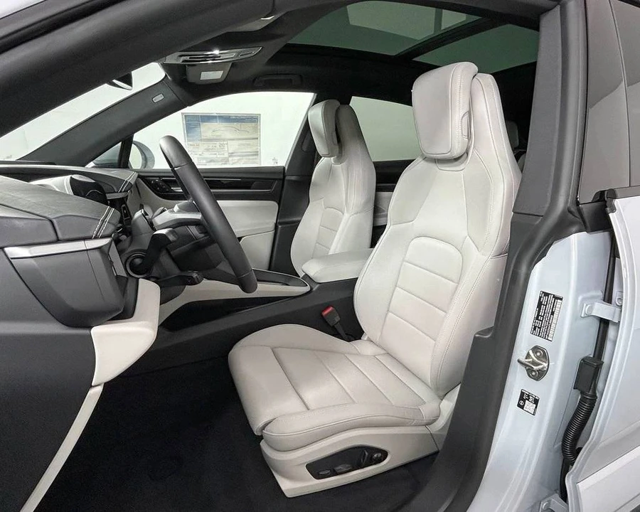 2026 Porsche Macan Electric - Image 5 of 5