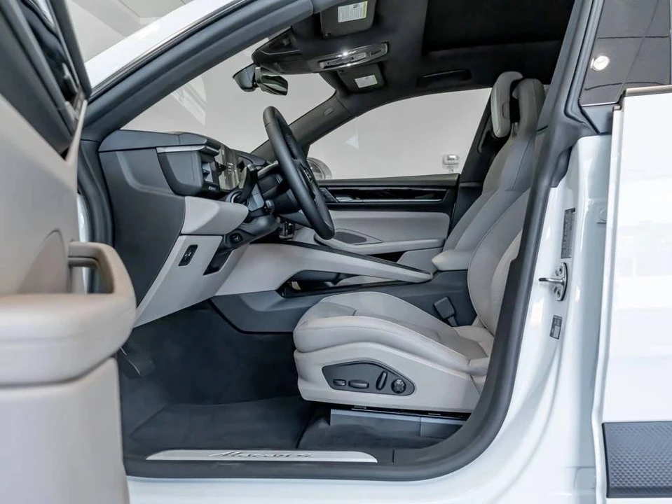 2026 Porsche Macan Electric - Image 5 of 5