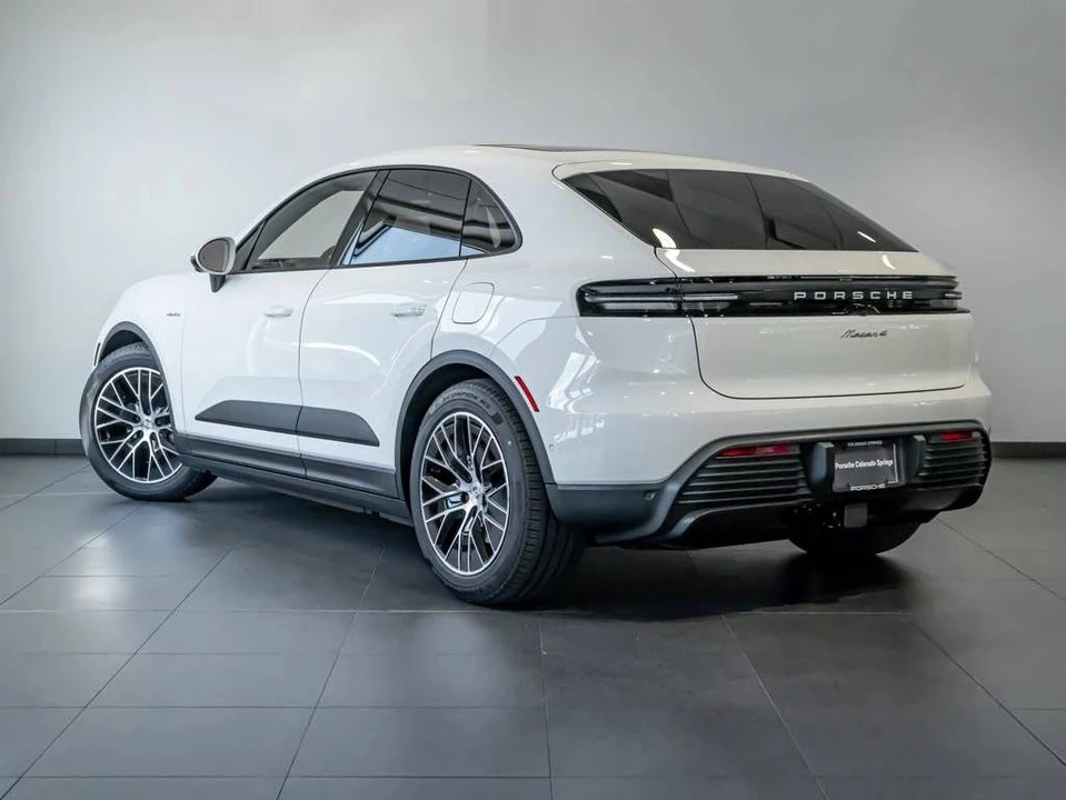2026 Porsche Macan Electric - Image 3 of 5