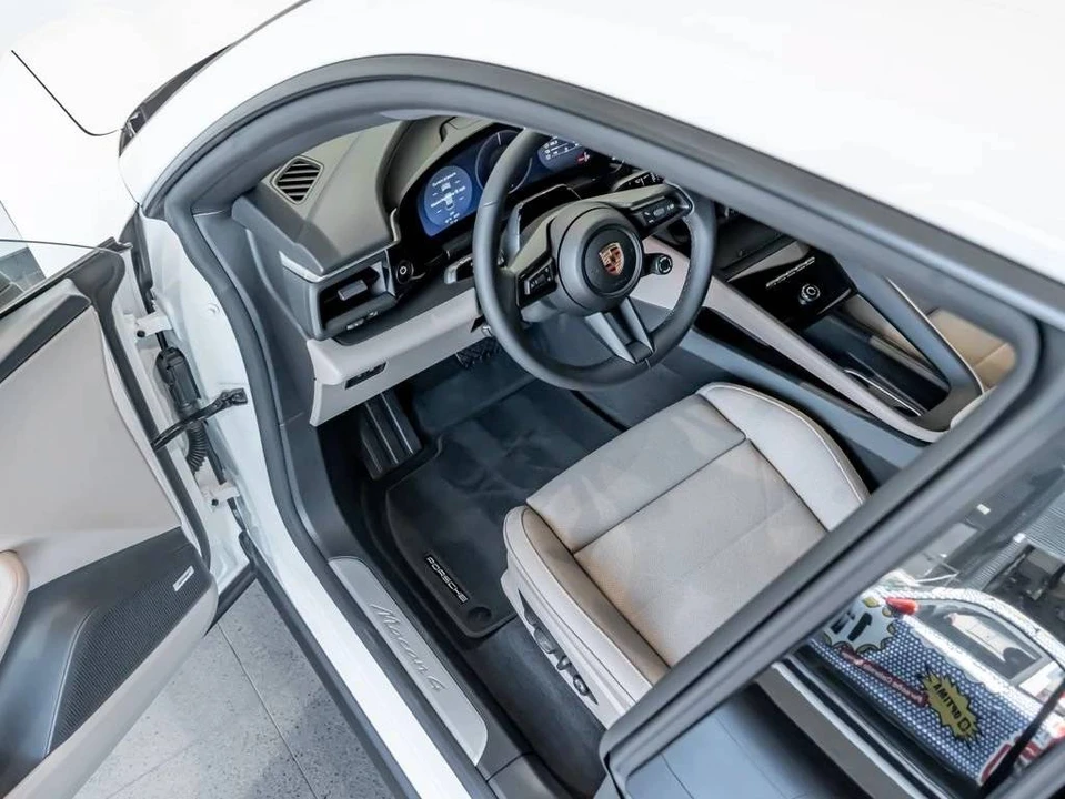 2026 Porsche Macan Electric - Image 4 of 5