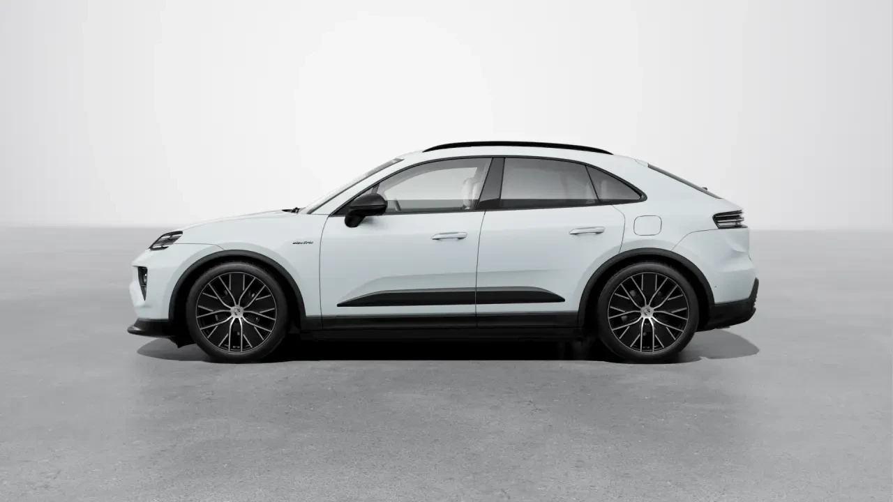 2026 Porsche Macan - Image 16 of 30