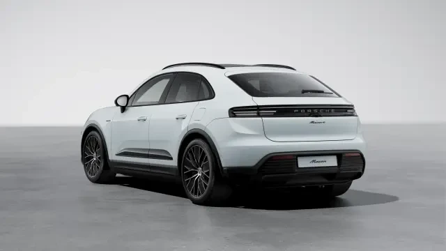 2026 Porsche Macan - Image 22 of 30