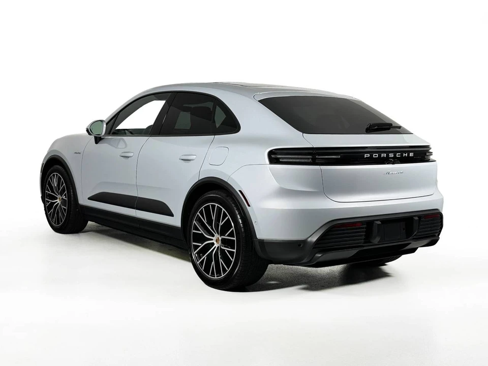 2026 Porsche Macan Electric - Image 3 of 5