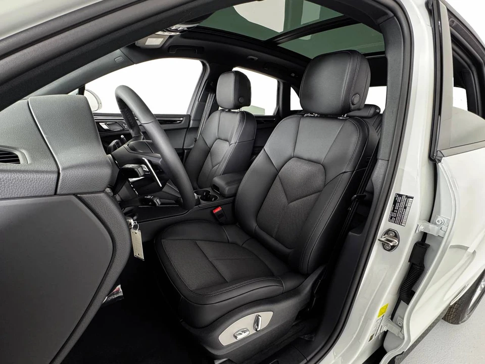 2026 Porsche Macan Electric - Image 5 of 5