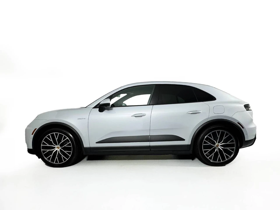 2026 Porsche Macan Electric - Image 2 of 5