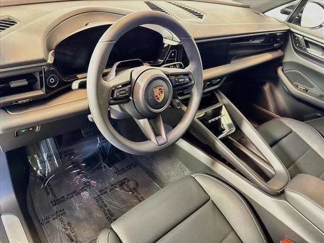 2026 Porsche Macan Electric - Image 4 of 5
