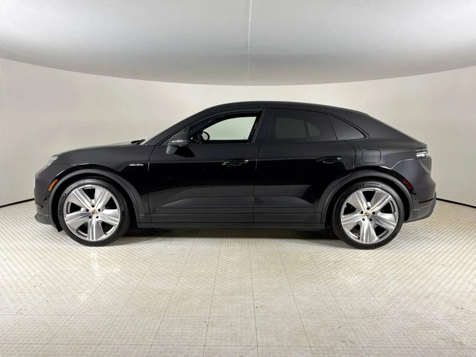 2026 Porsche Macan Electric - Image 2 of 5