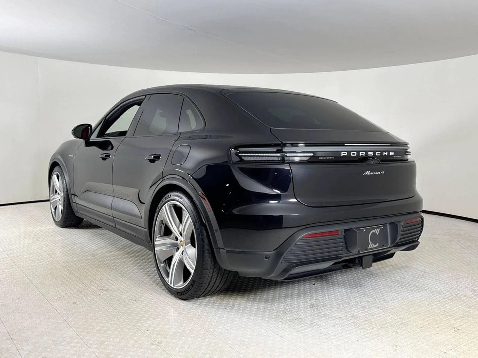 2026 Porsche Macan Electric - Image 3 of 5