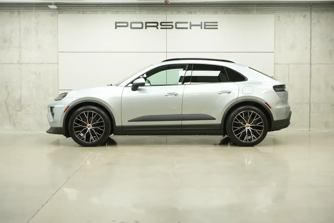 2026 Porsche Macan Electric - Image 16 of 31
