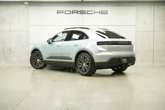 2026 Porsche Macan Electric - Image 18 of 31