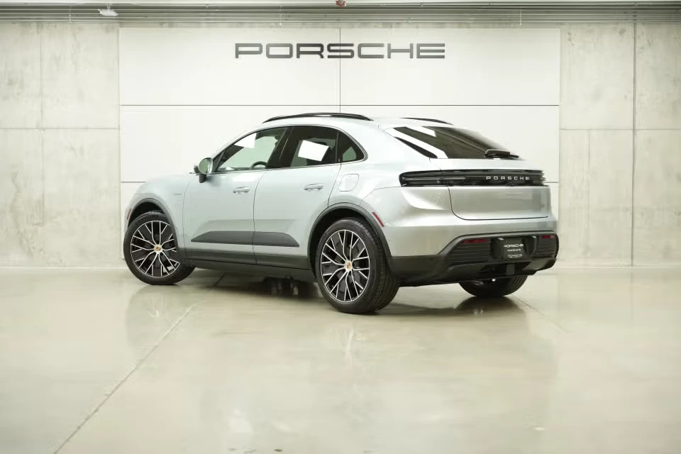 2026 Porsche Macan Electric - Image 19 of 31