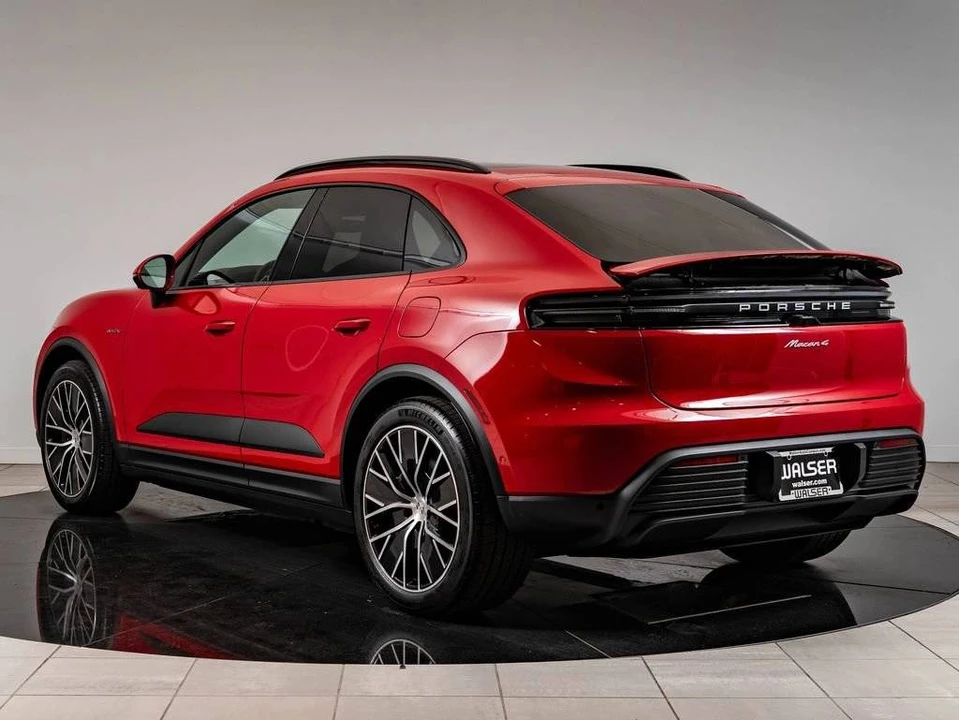 2026 Porsche Macan Electric - Image 3 of 4