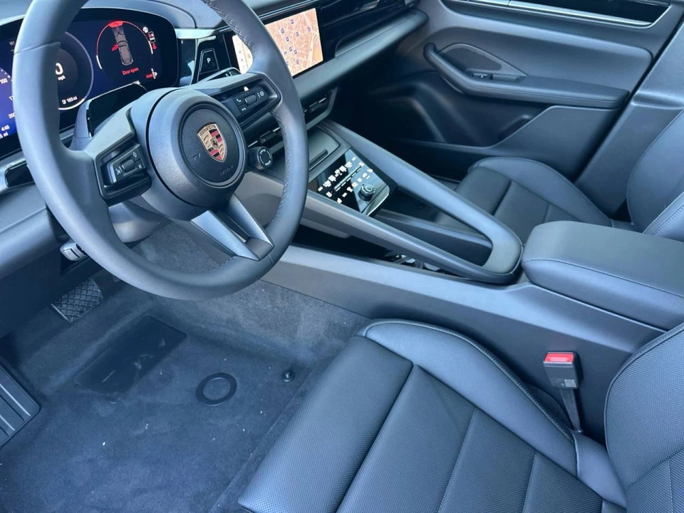 2026 Porsche Macan Electric - Image 4 of 4