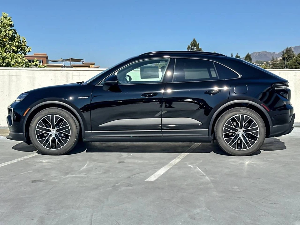 2026 Porsche Macan Electric - Image 2 of 4