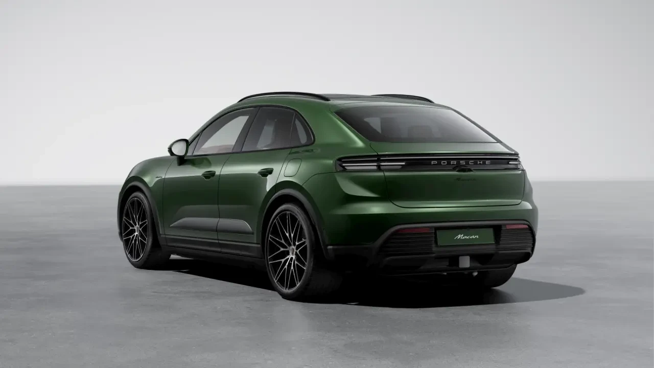 2026 Porsche Macan - Image 24 of 30