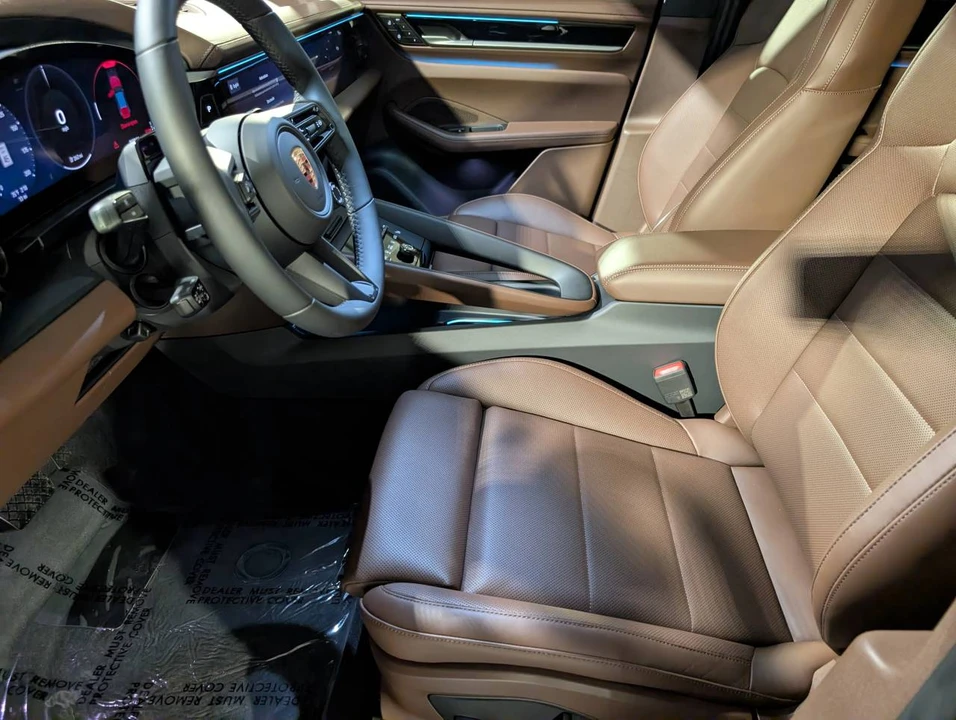 2026 Porsche Macan Electric - Image 4 of 5