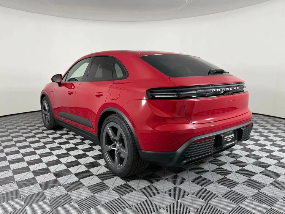 2026 Porsche Macan Electric - Image 3 of 5
