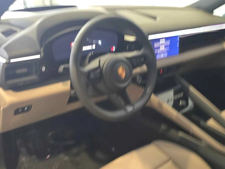 2026 Porsche Macan Electric - Image 4 of 4