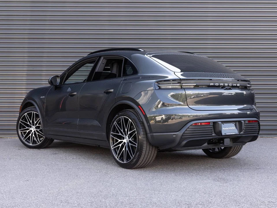 2026 Porsche Macan Electric - Image 3 of 4