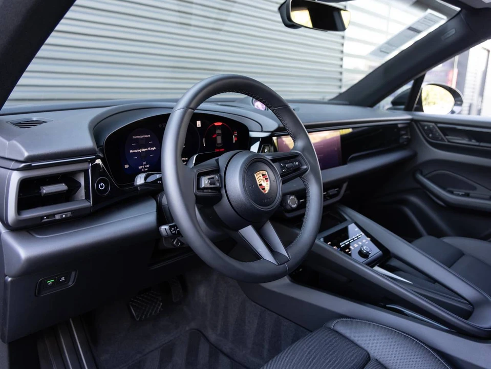 2026 Porsche Macan Electric - Image 4 of 4