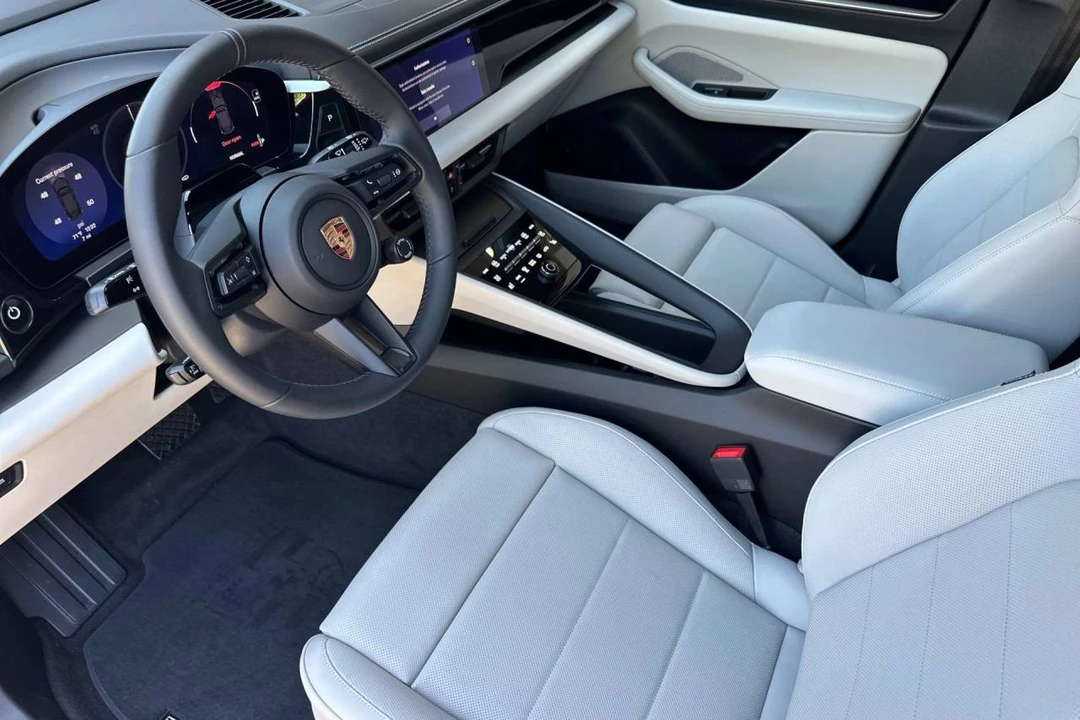2026 Porsche Macan Electric - Image 4 of 5