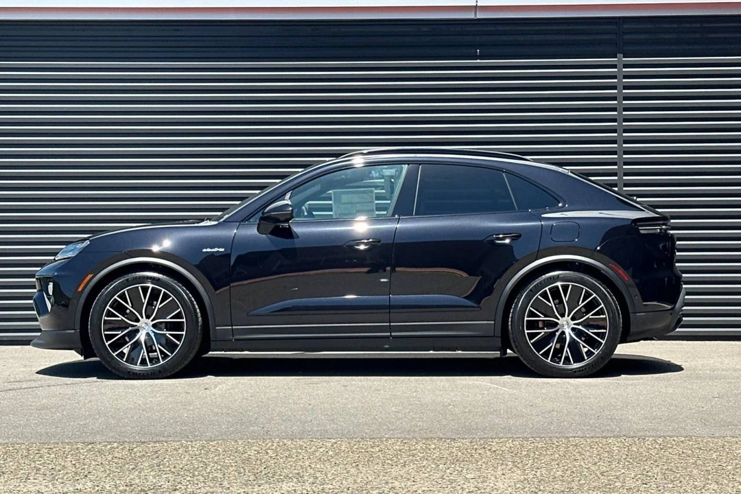 2026 Porsche Macan Electric - Image 2 of 5